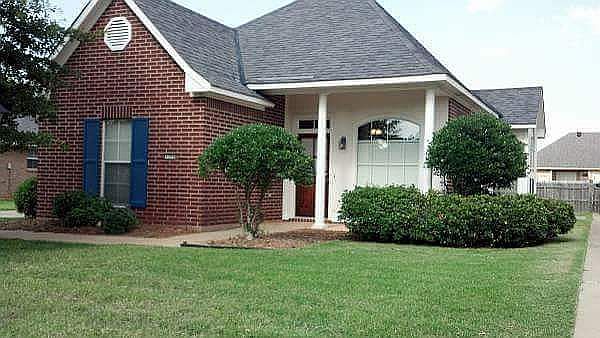 1st image of 1206 E Belle Haven Dr