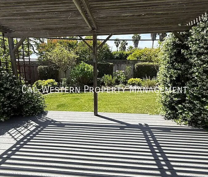 7790 Robindell Way — Photo 17