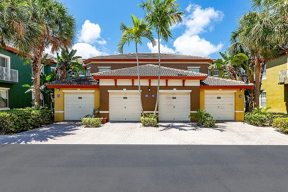 Delray Bay Apartments — Photo 4