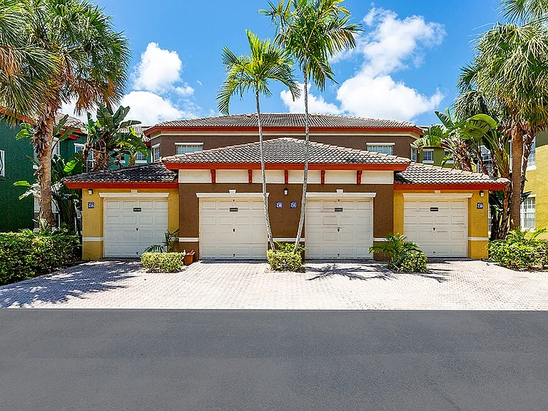 Delray Bay Apartments — Photo 4