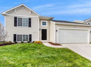 818 Strauss Ct, Greenville, MI 48838