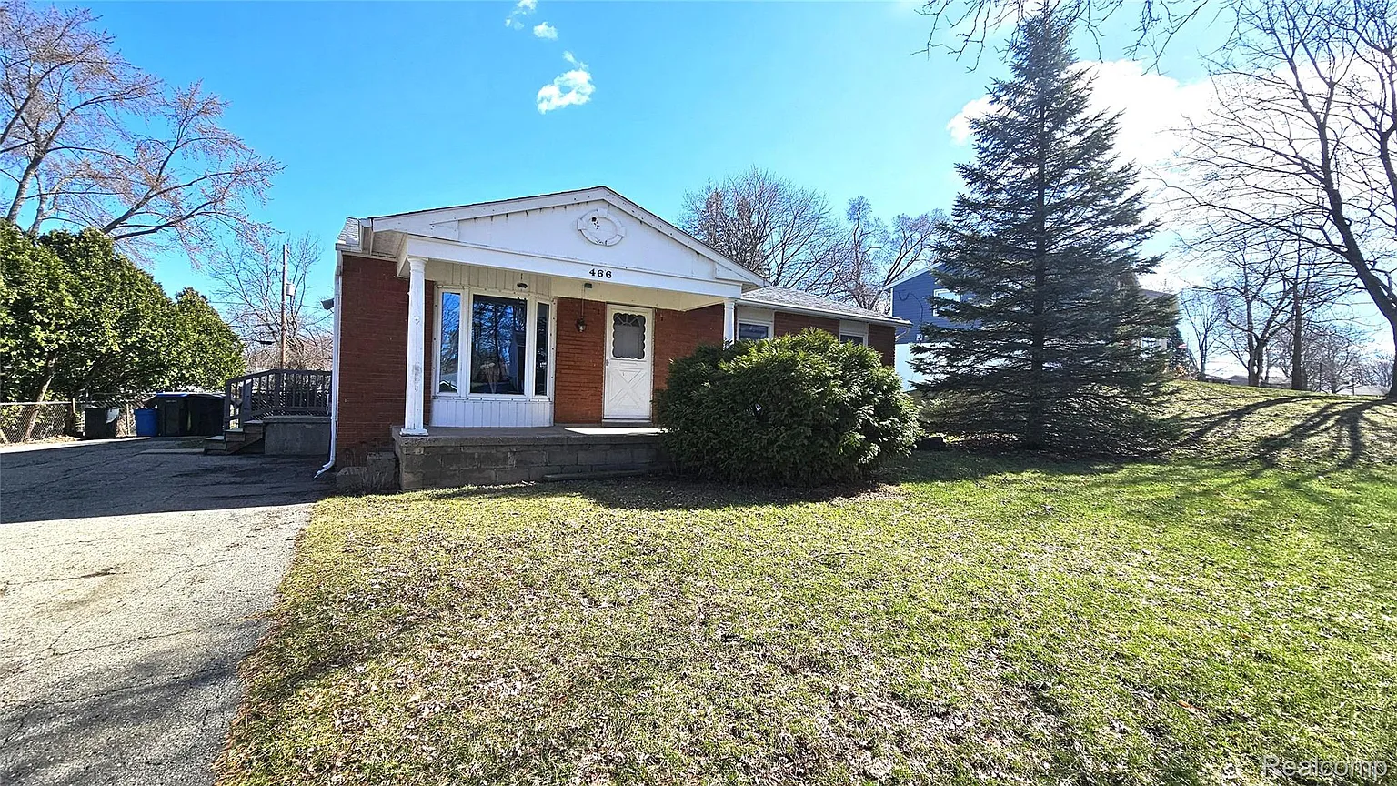 466 Lyon Blvd photo 1