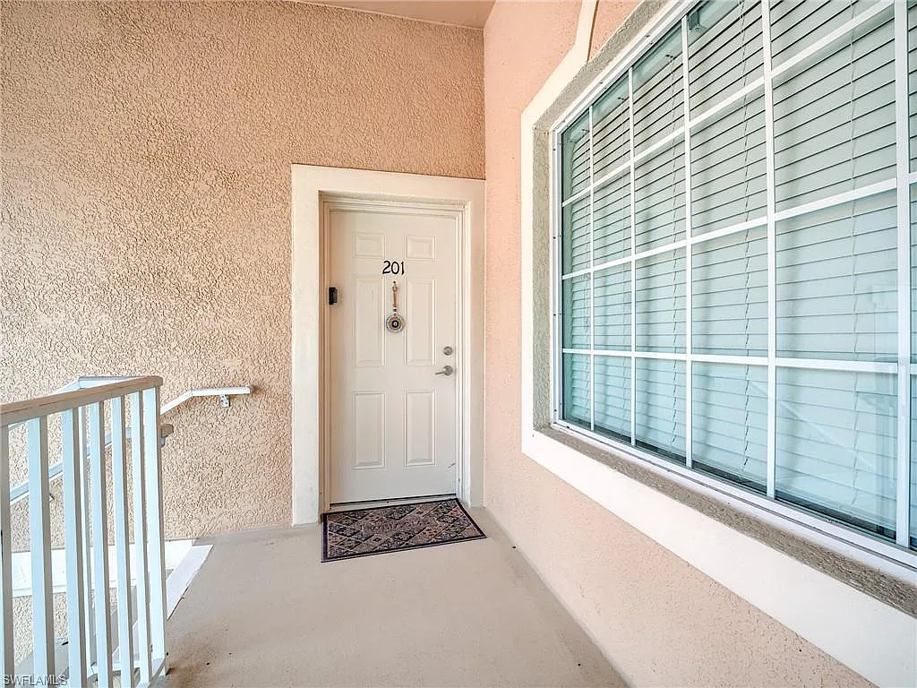 3 bed, 2.0 bath, 1644 sqft, $4,000 — Photo 3