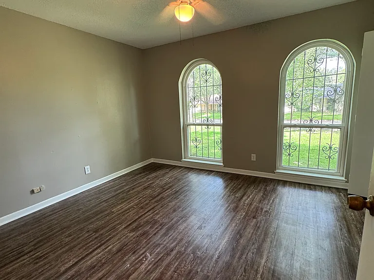 8304 Oxford Dr — Photo 20