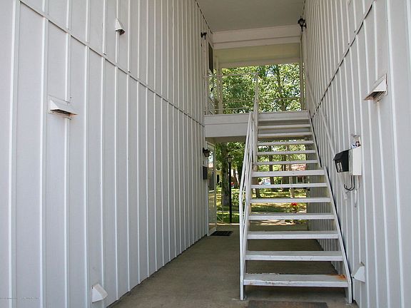 2nd image of 42K Cambridge Ct #2011