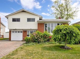 82 Cedar Rd, Westbury, NY 11590