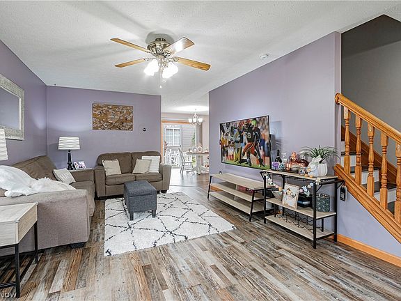 2nd image of 1095 Bennington Ct