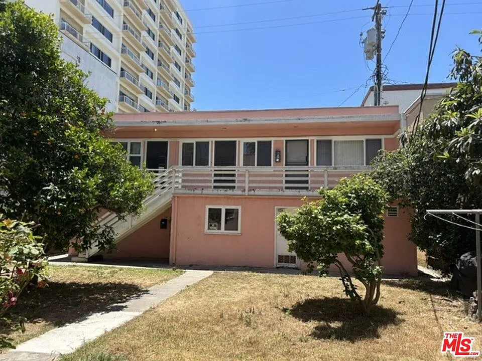 2 bed, 1.0 bath, 1000 sqft, $2,750 — Photo 2