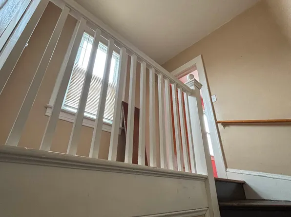 82 Bradley Ave, Hamden, CT 06514