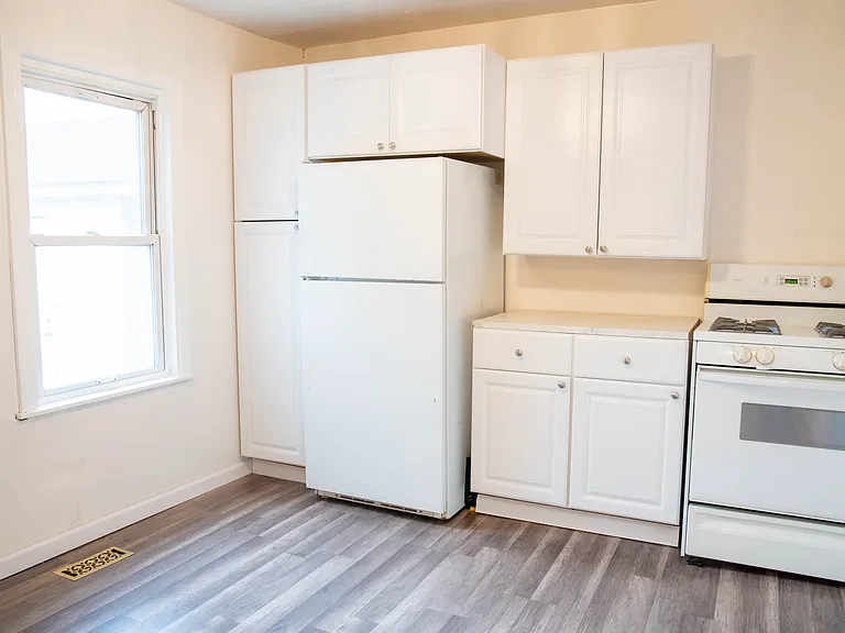635 W Girard Ave — Photo 13