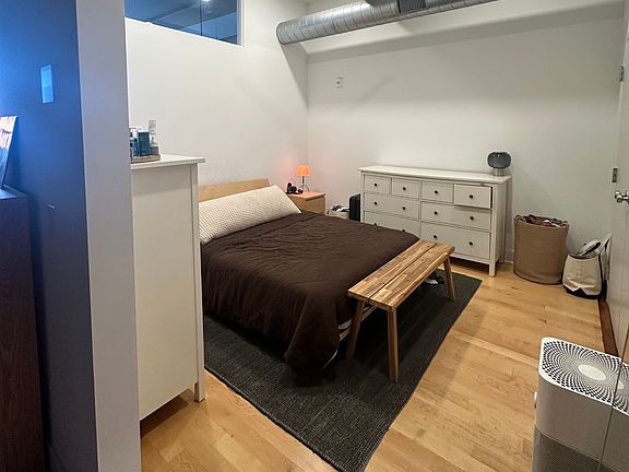 2nd image of 44 Warren St #208