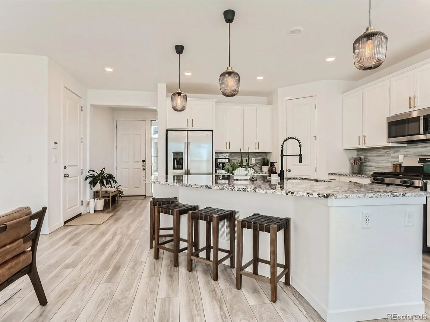 4 bed, 2367 sqft, $4,000 — Photo 4