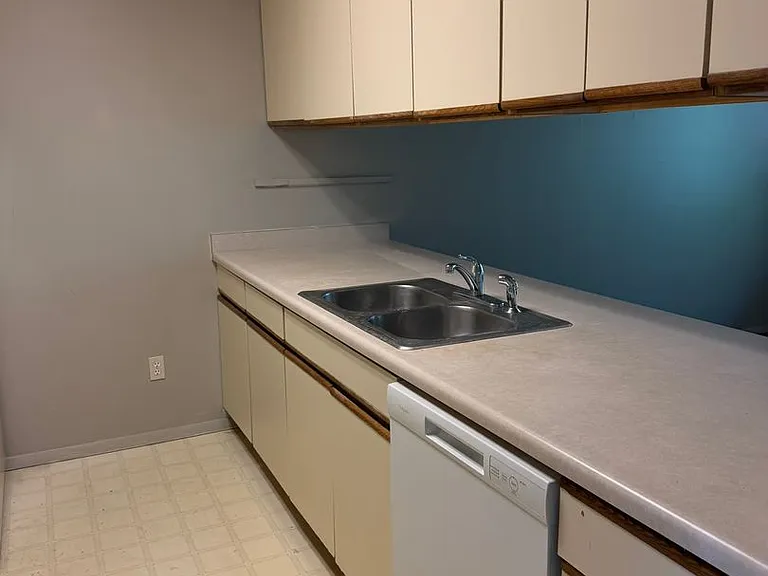 812 W Cedar Ct — Photo 5