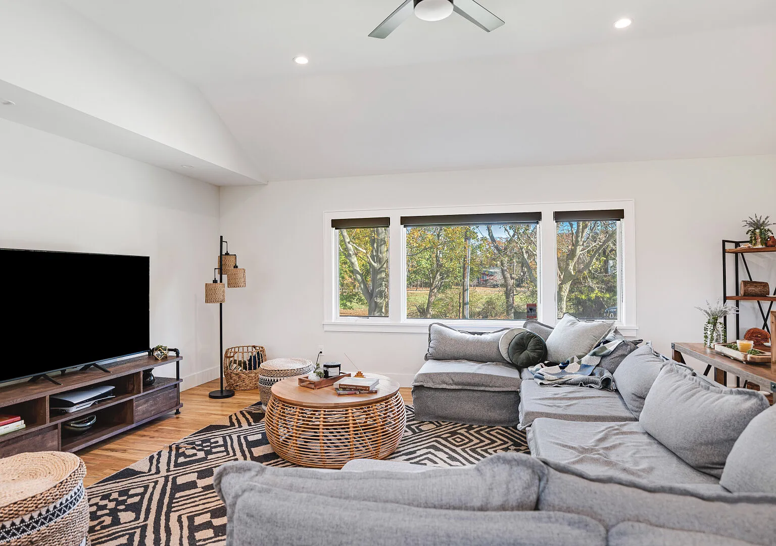 Spacious and Modern North Fork Home Close to Multiple Wineries — Photo 4