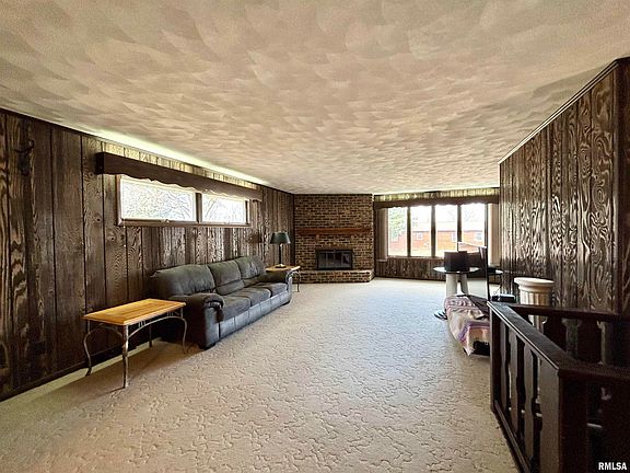 3rd image of 701 W High St