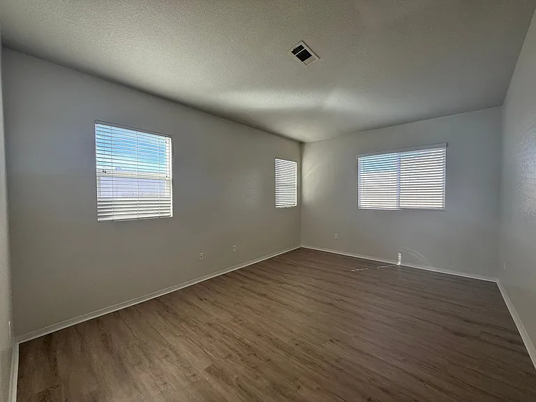2751 Garnet Ln — Photo 9