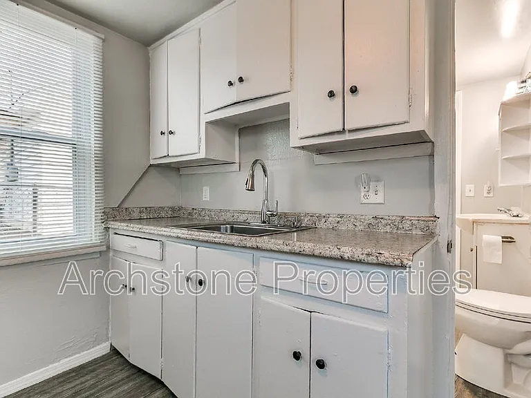 1233 N Grand Blvd — Photo 12