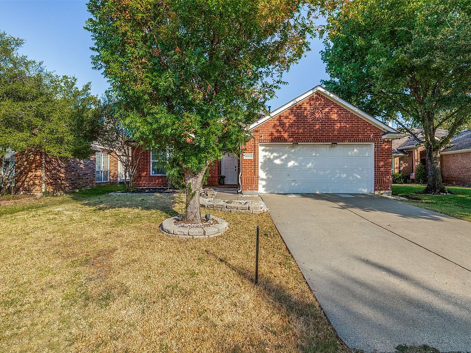 1st image of 2529 Persimmon Dr
