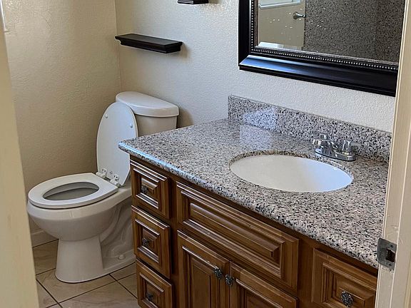 4th image of 1295 Royal Crest Dr
