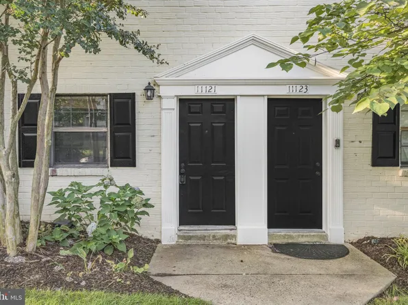11121 Little Brook Ln, Fairfax, VA 22030
