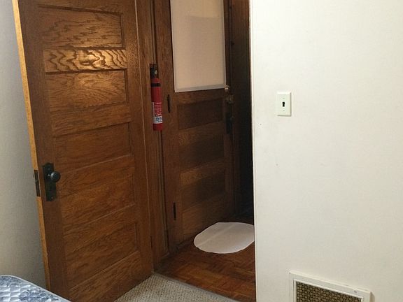 4th image of 2916 W Diversey Ave