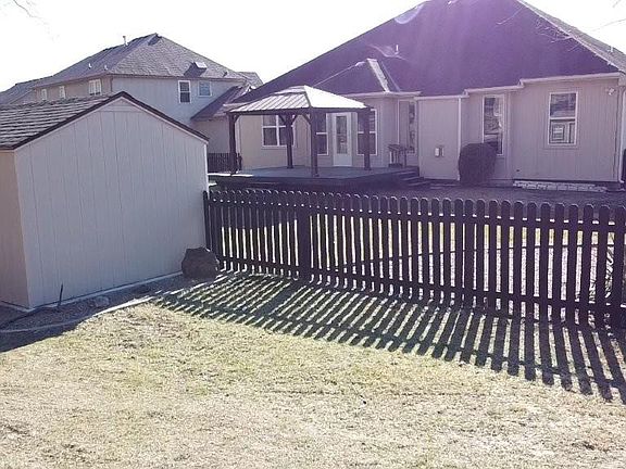 4th image of 1031 N Old Mill Rd