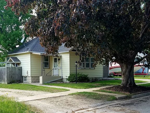 2nd image of 512 2nd Ave NW