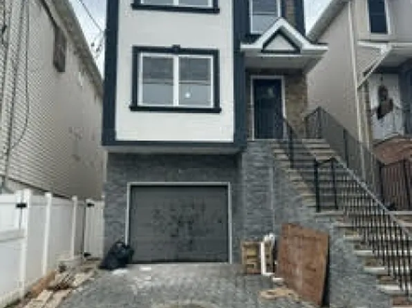 208 Atlantic St, Elizabeth City, NJ 07206
