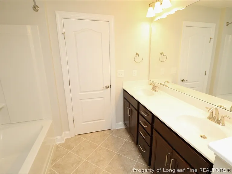 410 Boscawen Ln — Photo 35