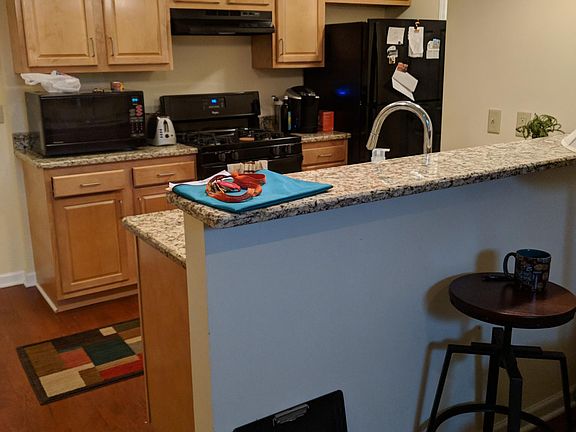 3rd image of 1659 Amherst St APT 4