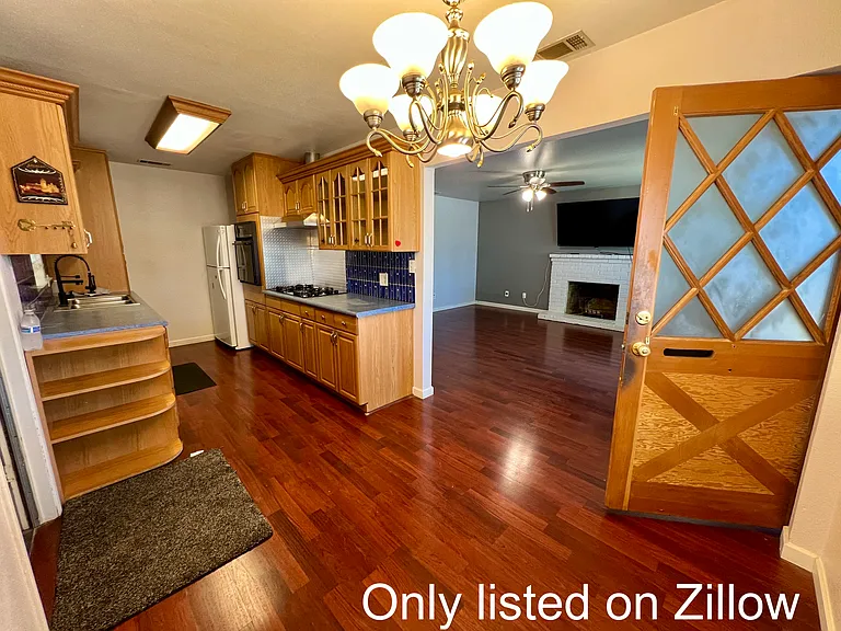 2318 Thompson Way — Photo 5
