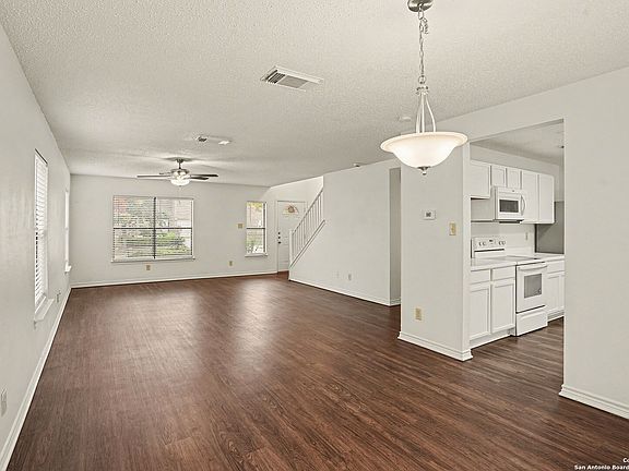 2nd image of 2817 Lotus Park