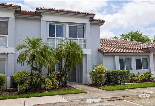 719 NW 208th Way Photo 1