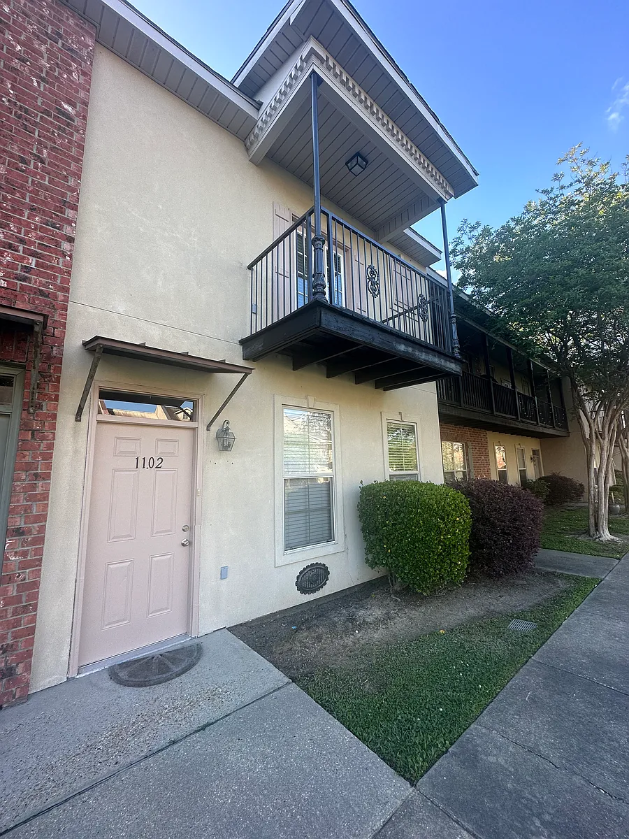 Building Photo - 10600 Lakes Blvd #1102