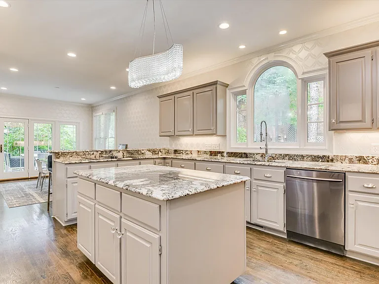 126 Dewberry Ln — Photo 10