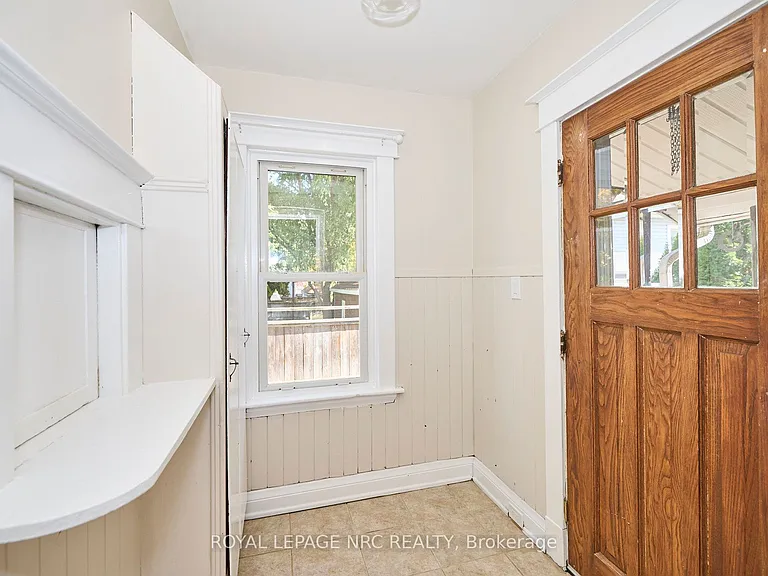 4592 6th Ave — Photo 13