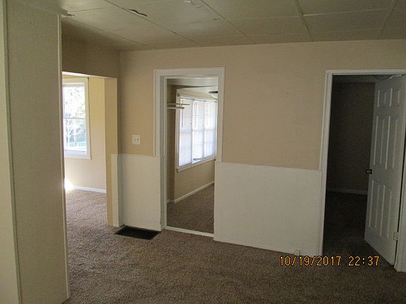 3rd image of 421 Spencer St NE
