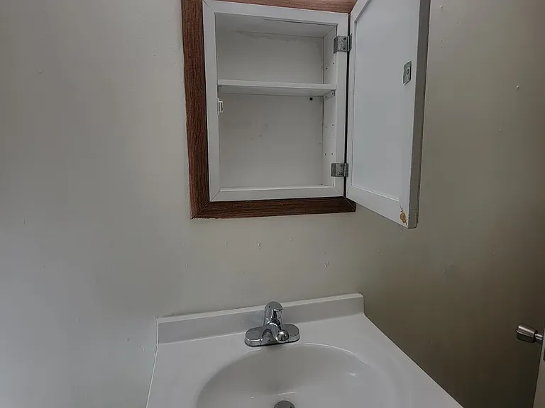 119 Eno St — Photo 8
