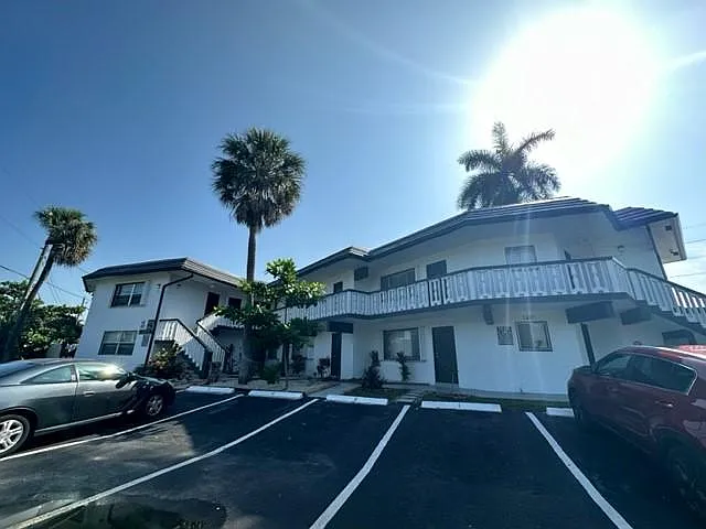 2401 NW 9th Ave #3
