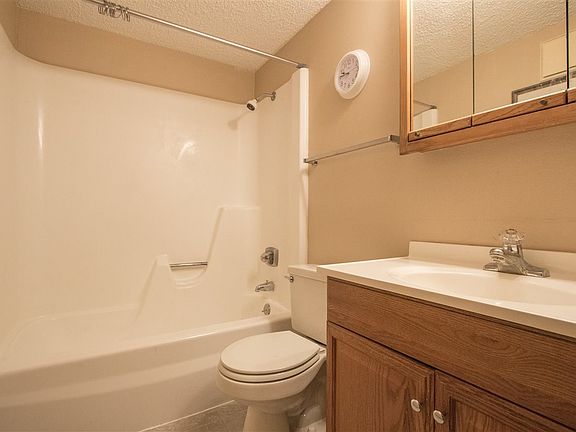 3rd image of 227 Southbrooke Dr APT 1