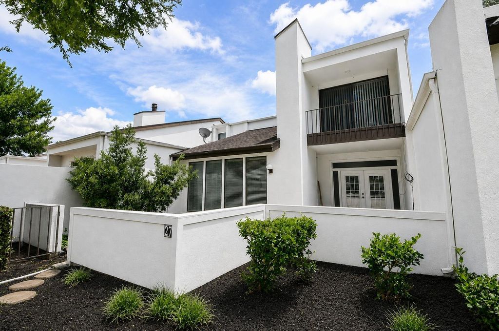 7655 S Braeswood Blvd APT 27, Houston, TX 77071 townhouse