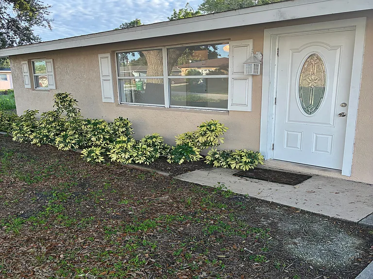 3287 Great Neck St — Photo 1
