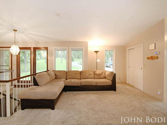4th image of 5451 Chauncey Dr NE