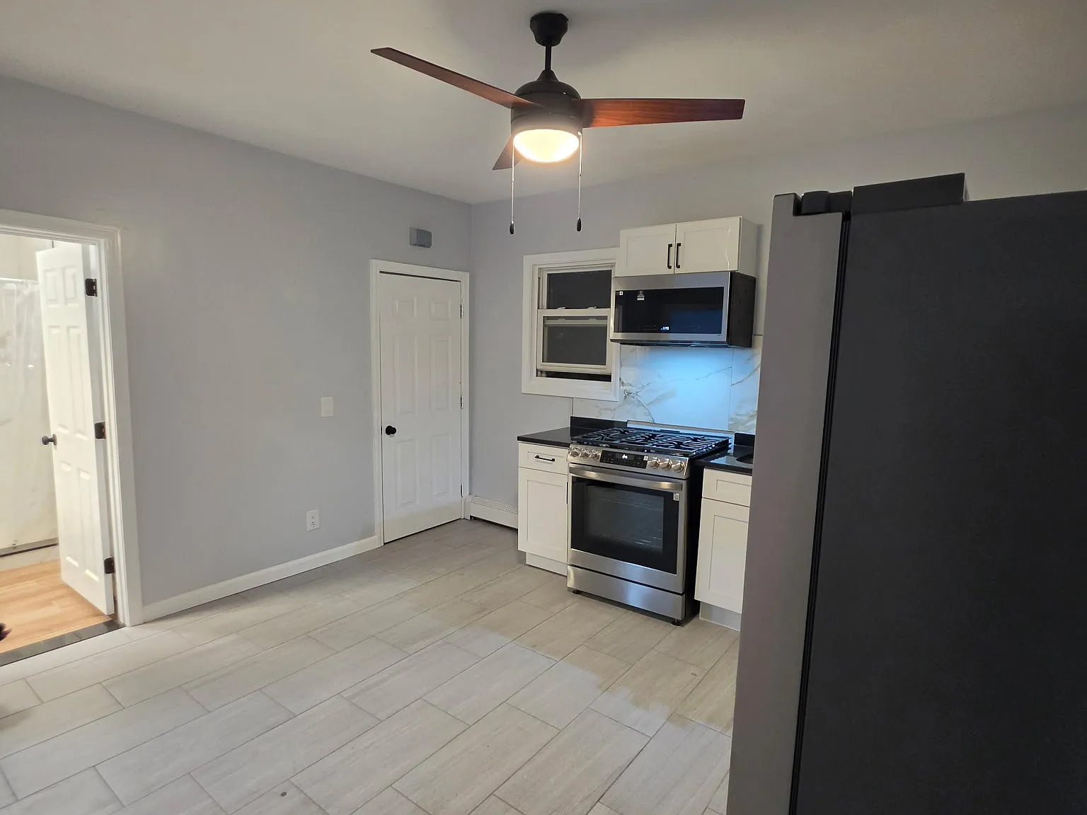 2 bed, 830 sqft, $2,100 — Photo 4