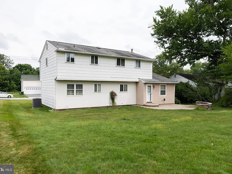 410 Woodlawn Ave — Photo 42