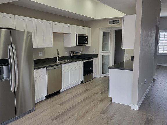 2nd image of 10706 W WILLOWBROOK Drive