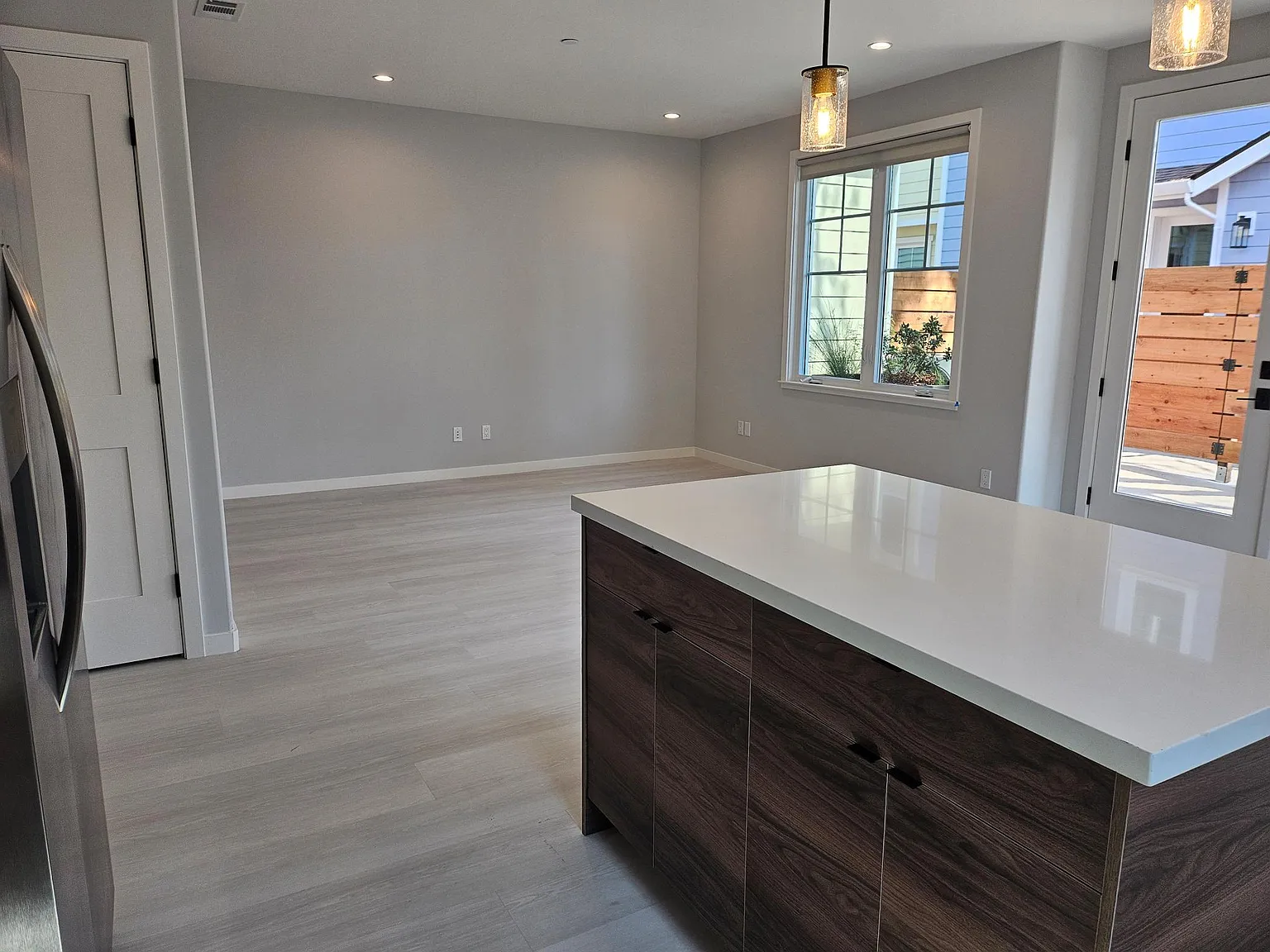 3 bed, 1800 sqft, $7,125 — Photo 3