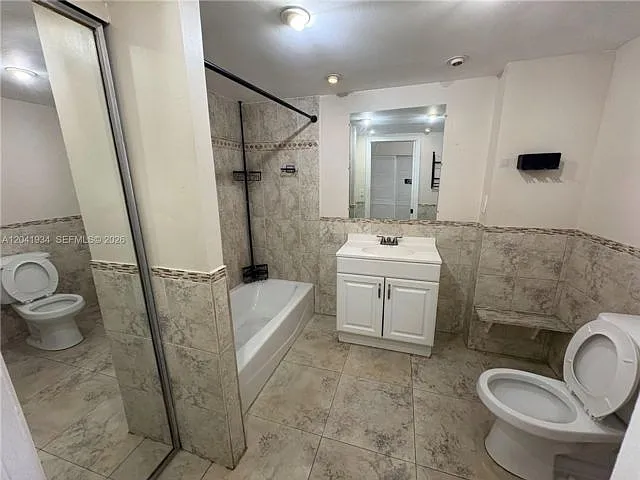 1075 NE Miami Gardens Dr #211 — Photo 12