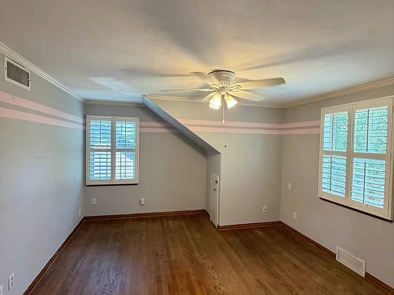 6452 E Lovers Ln — Photo 11