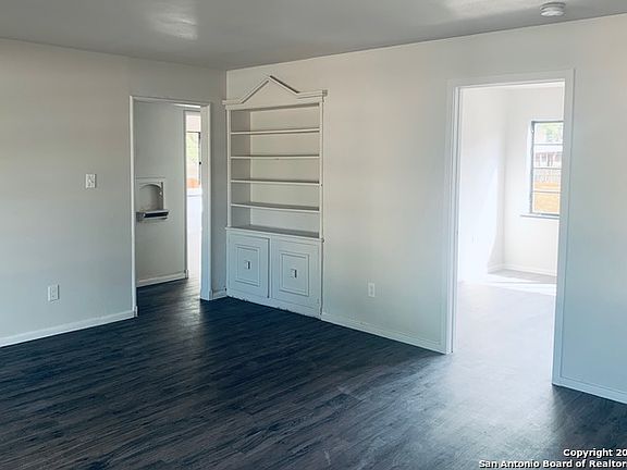 2nd image of 122 Senisa Dr